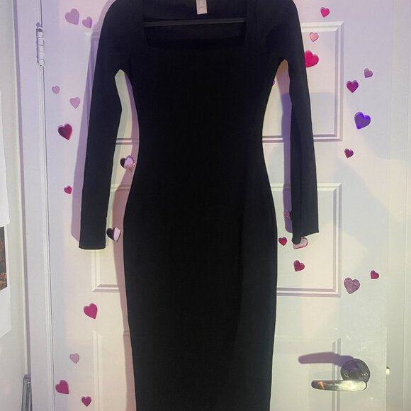 Black Hourglass Midi Dress - Picture 1 of 5